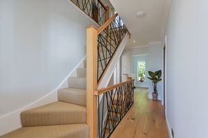 Entrance hallway- click for photo gallery